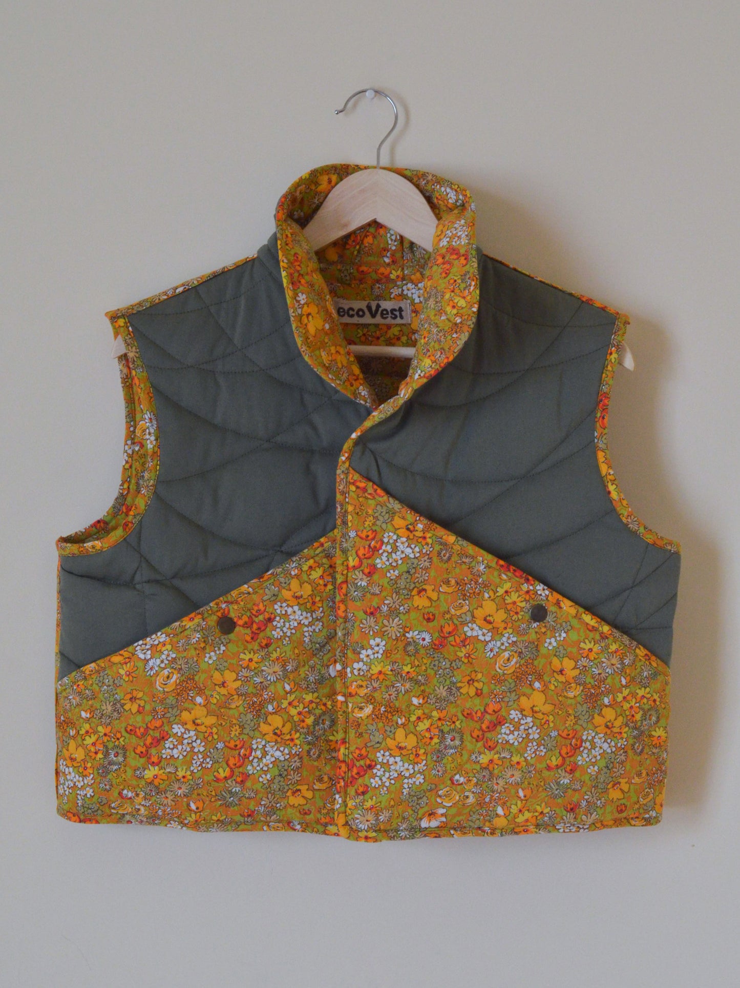 Quilted vest with collar