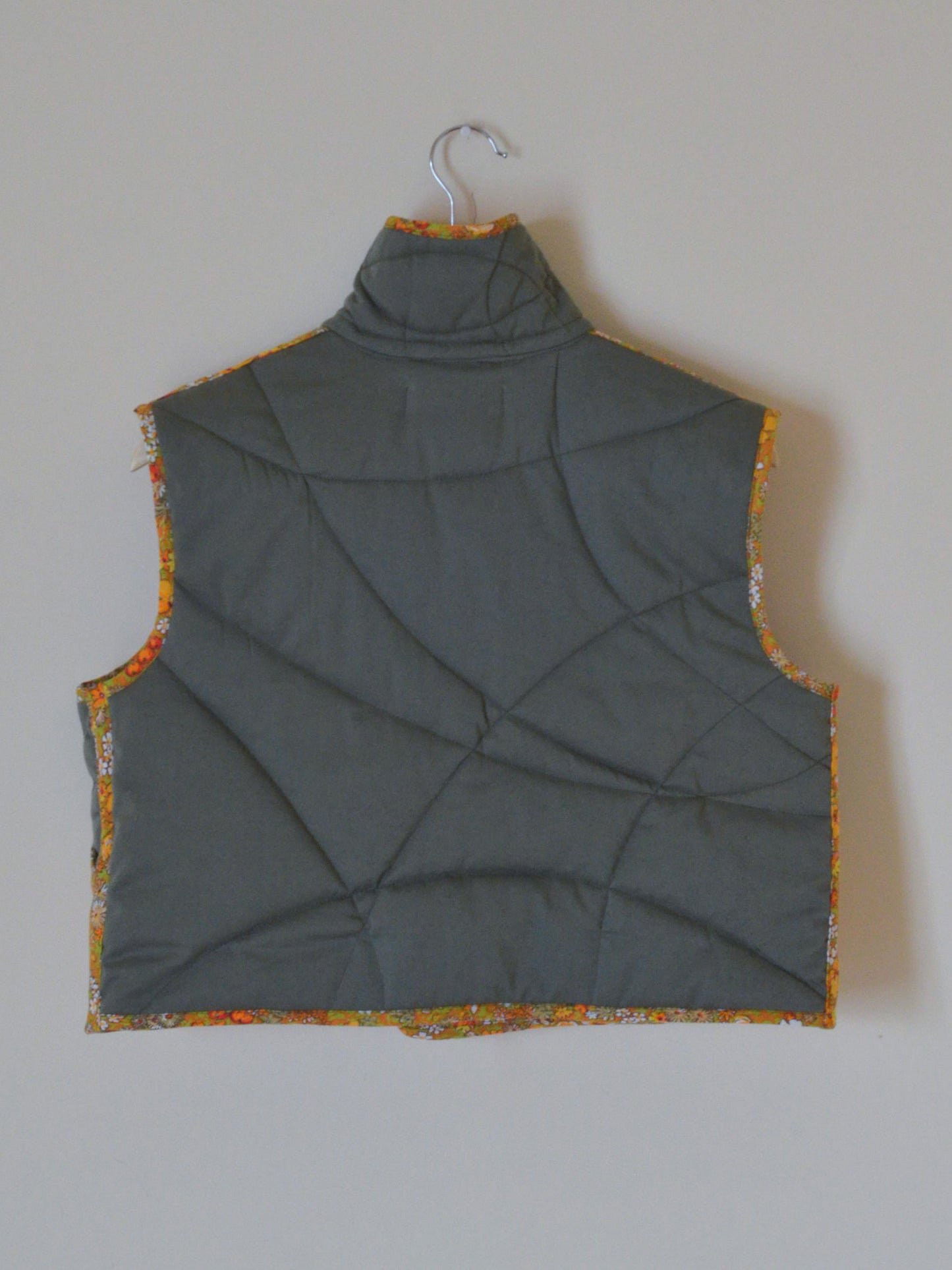 Quilted vest with collar