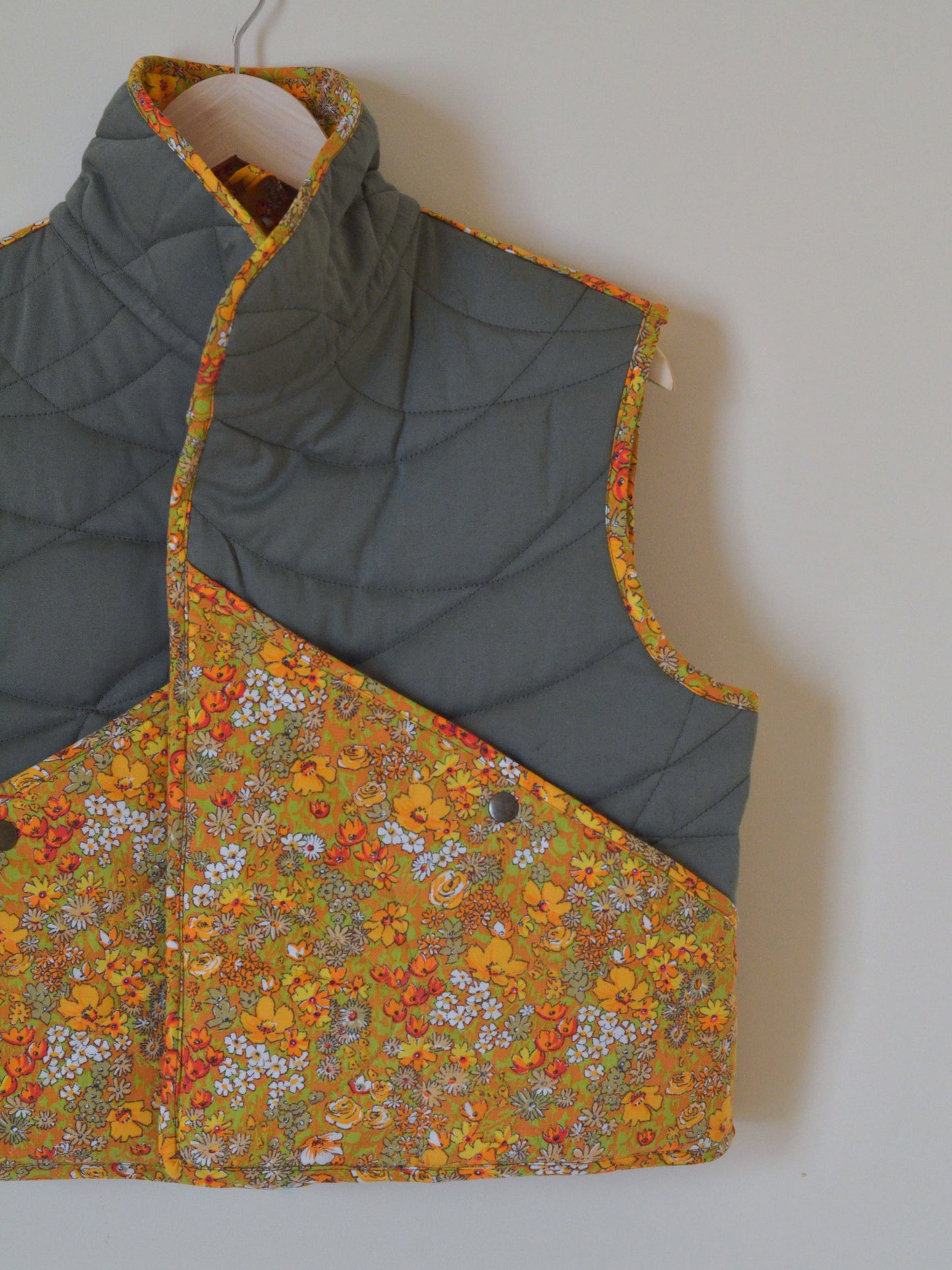 Quilted vest with collar