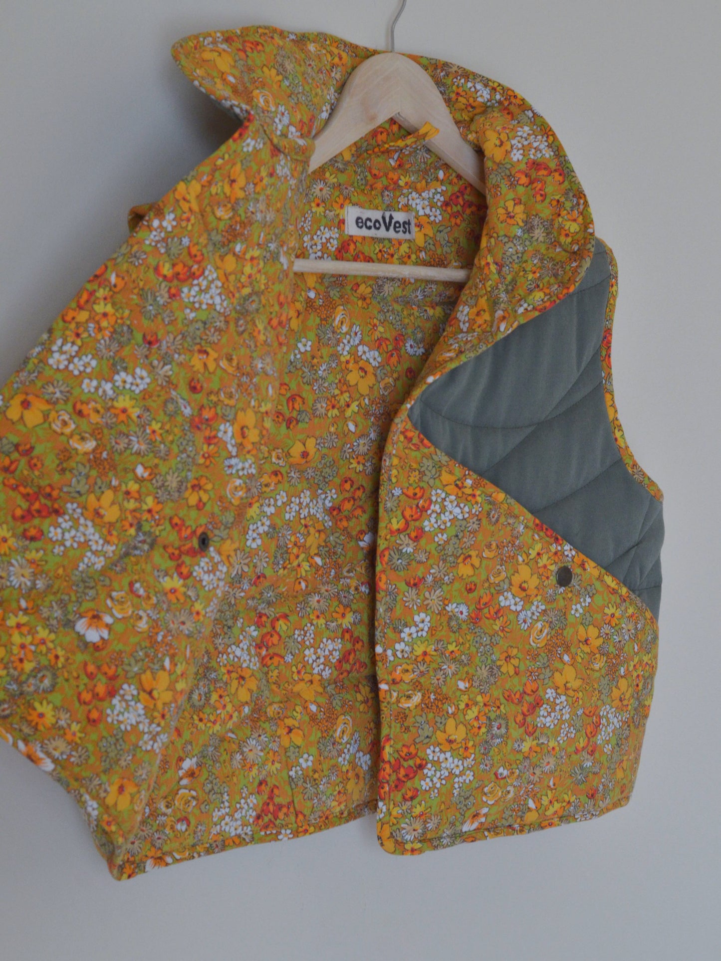 Quilted vest with collar