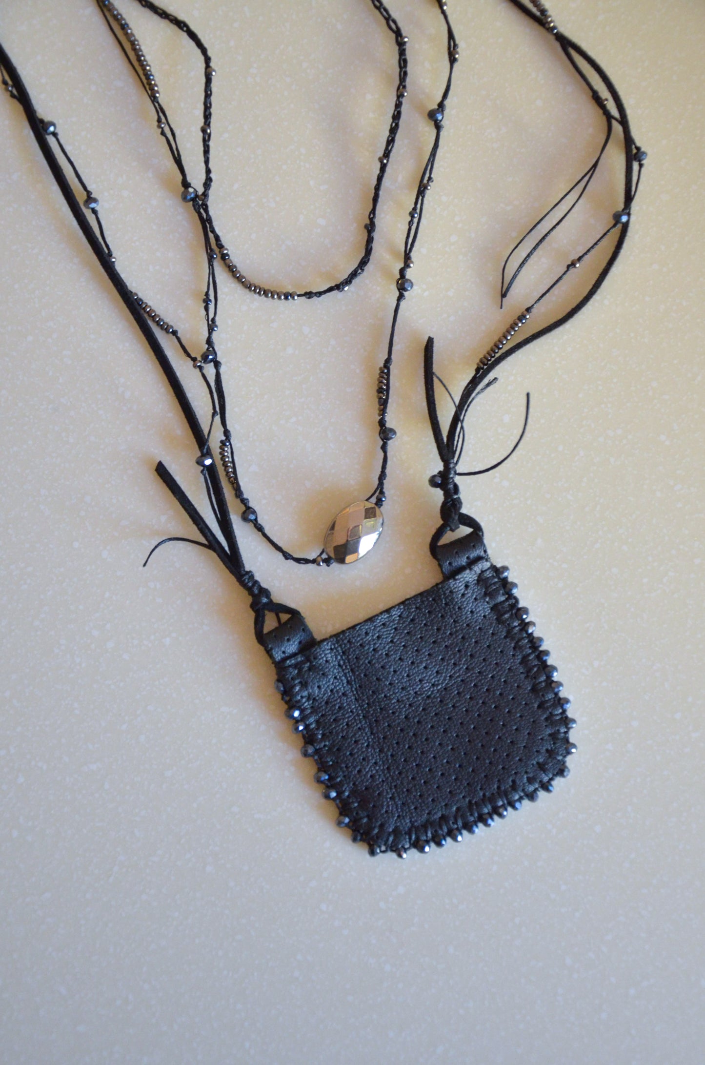 Bag Pendant Necklace (Black)