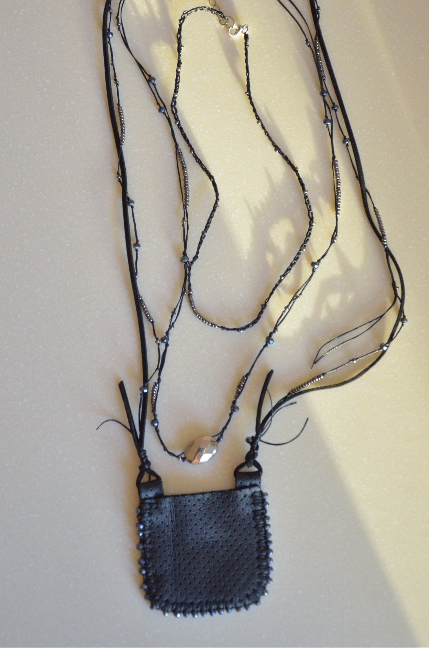 Bag Pendant Necklace (Black)